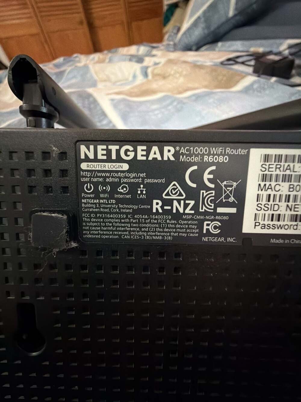 NETGEAR AC1000 WiFi Router Model R6080 with Power Adapter - Picture 2 of 4